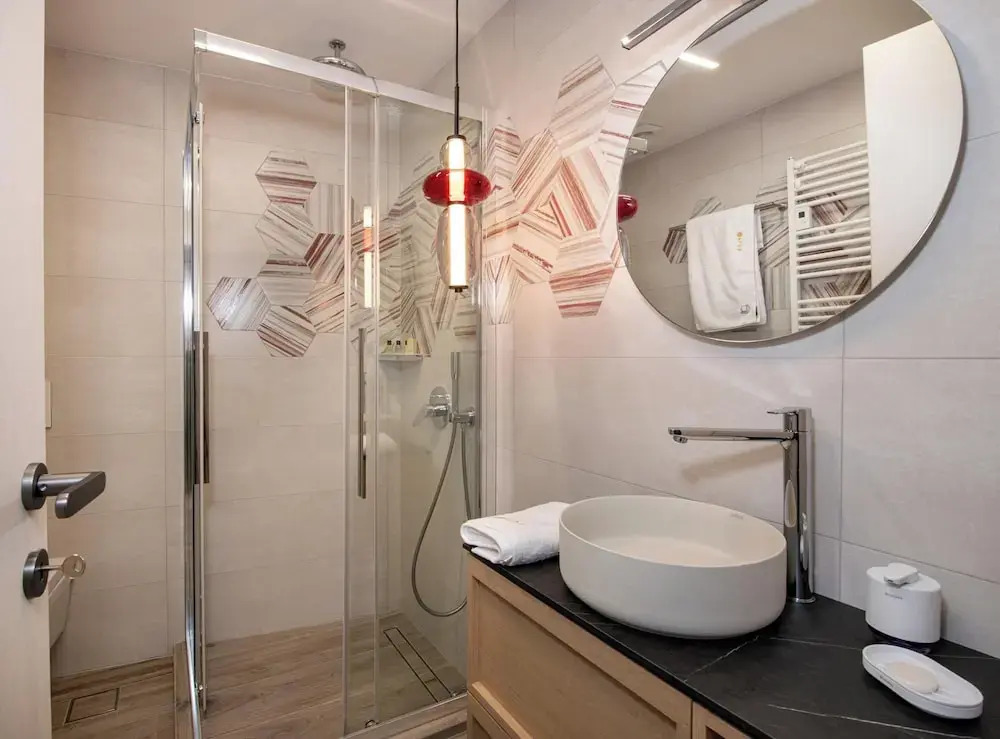 Flos Apartments