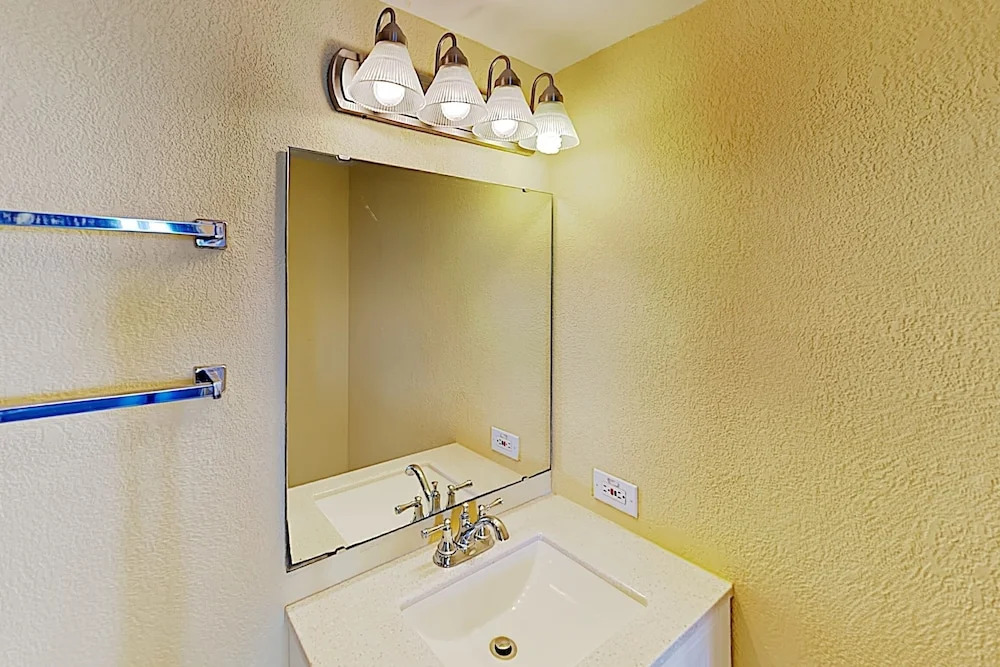 New Listing! Beachfront Resort W/ Epic Amenities 3 Bedroom Condo