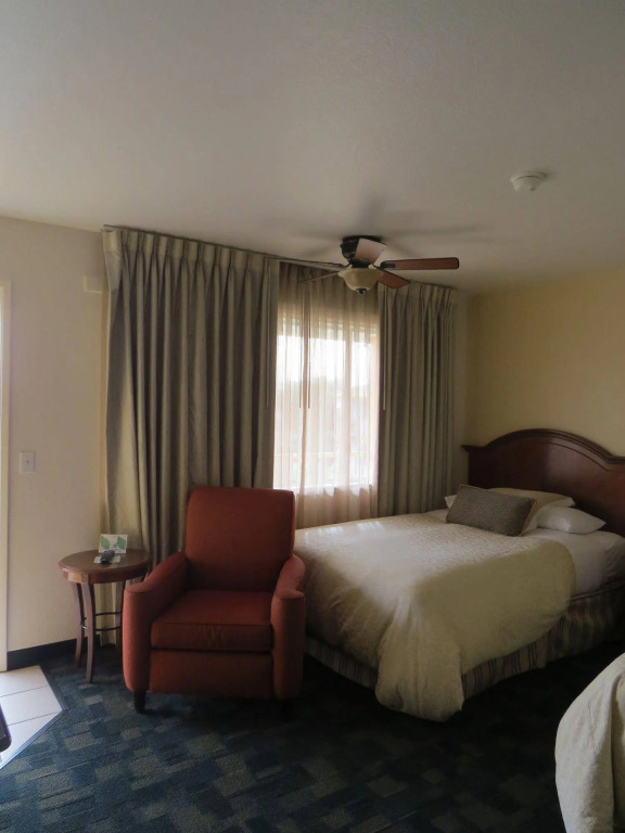 Laguna Lodge
