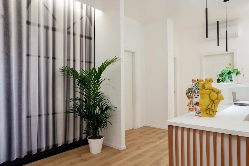 Moris Rooms