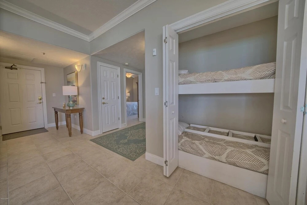 Cozy Condominium with Astonishing View from Spacious Balcony - Unit 0401 by RedAwning