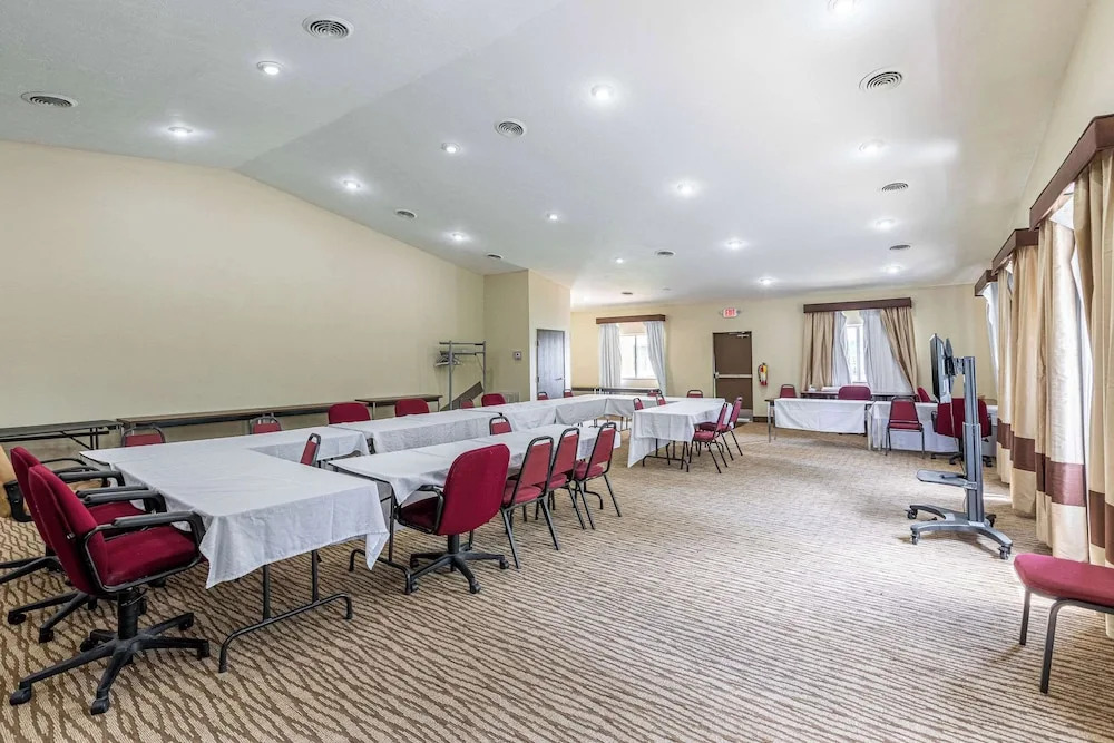 Baymont Inn & Suites Fairborn