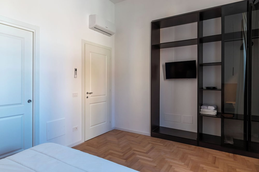 JOIVY Modern Rooms & Apartments near the Colosseum