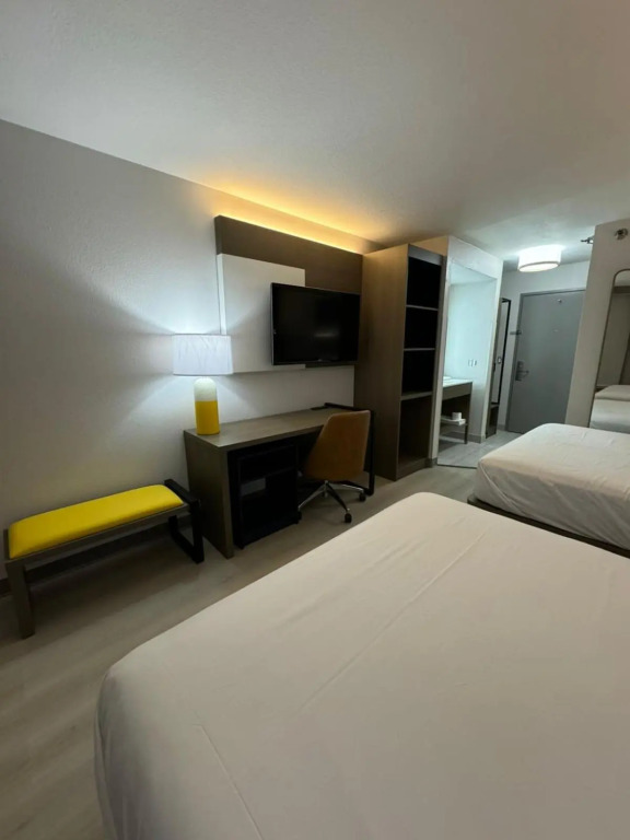Comfort Inn & Suites Harvey - Chicago Southland
