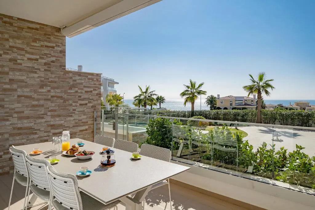 Luxury 2 Bed Apartment, Porto De Mos, 550m from Beach