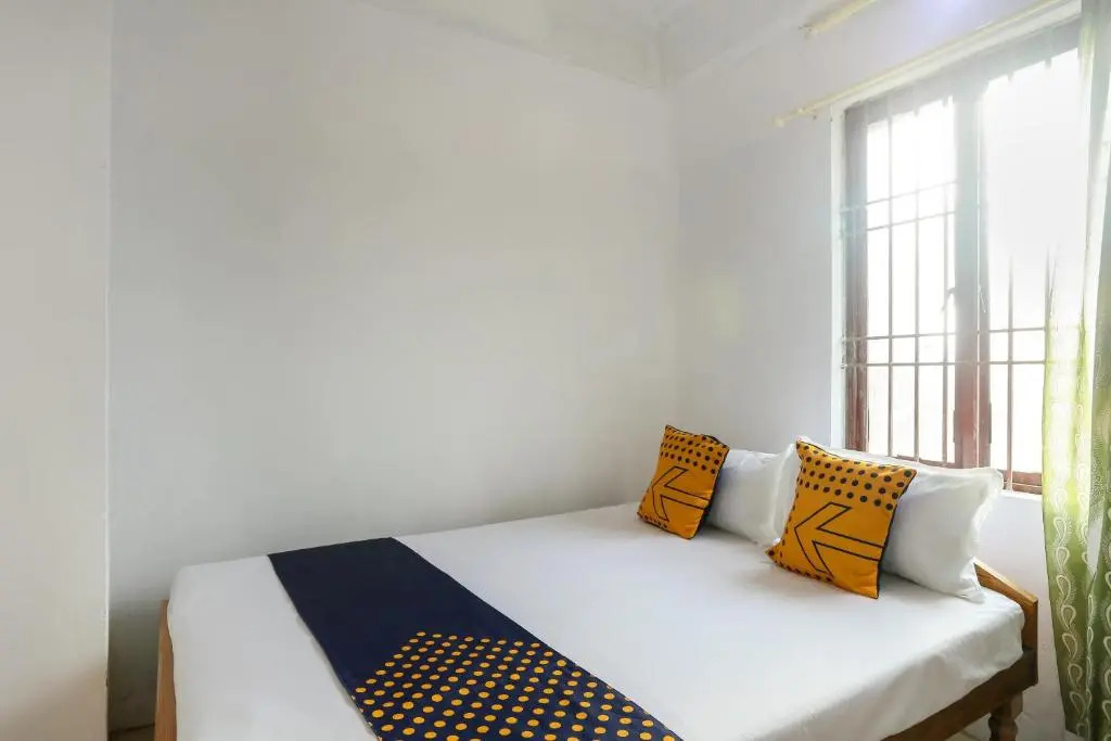 SPOT ON Thozhupaadan Residency
