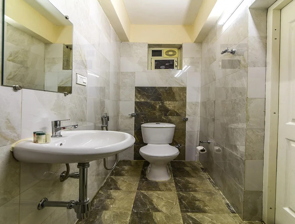 OYO 9517 Hotel Sunheads