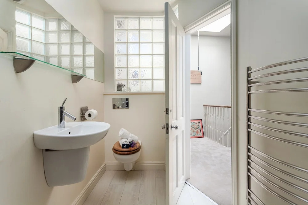 Light And Comfortable Hammersmith Home Ssq
