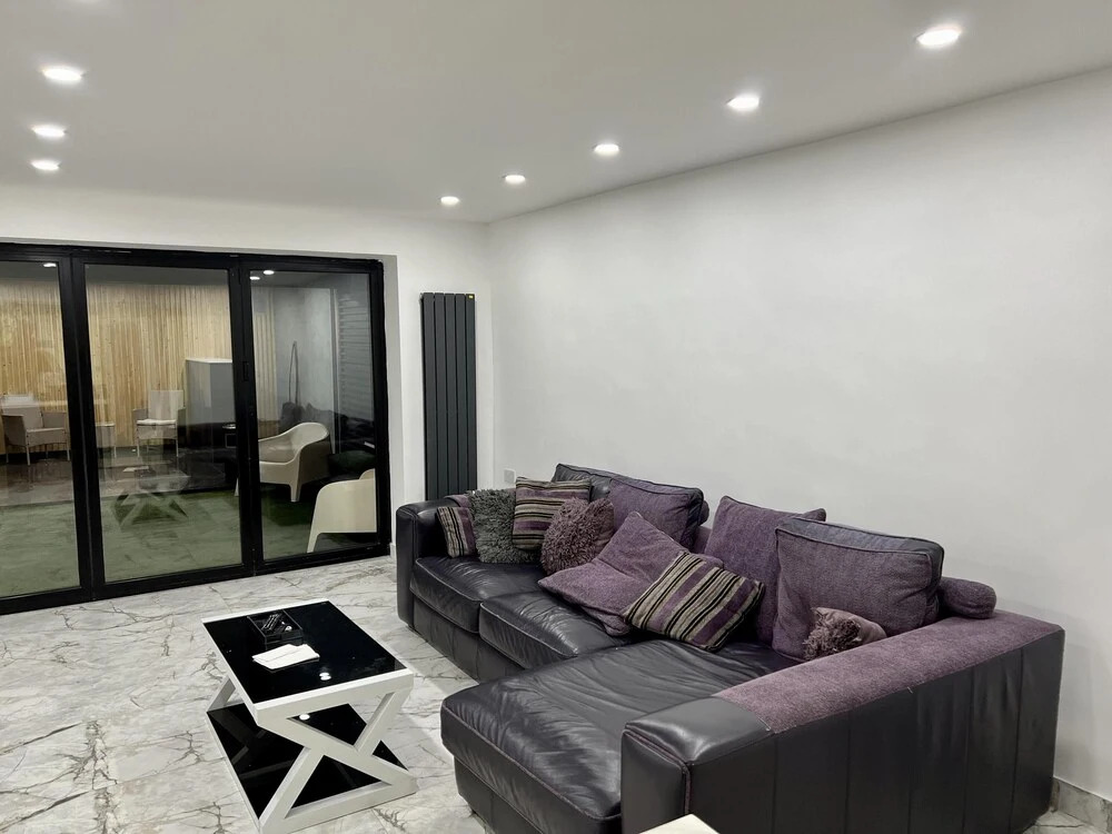 Penthouse Style Luxury 2 Bedroom House has Hot-Tub, extra fees apply