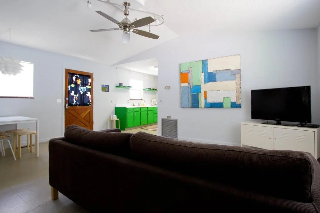 Artist Retreat 2 Br home by RedAwning