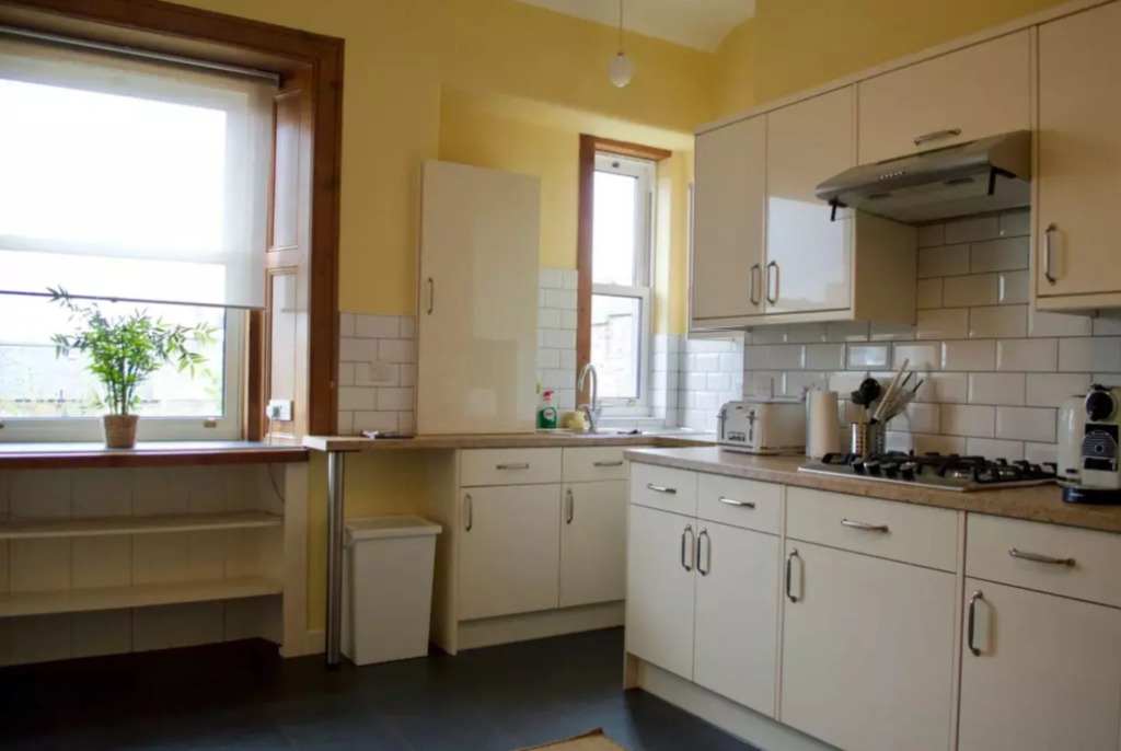 Traditional Edinburgh City Centre Flat