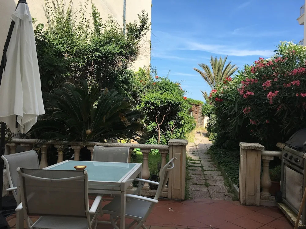 Authentic and beautiful one bedroom apartment with sea views