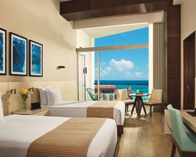 Четырёхместный люкс Altitude в Krystal Grand Cancun