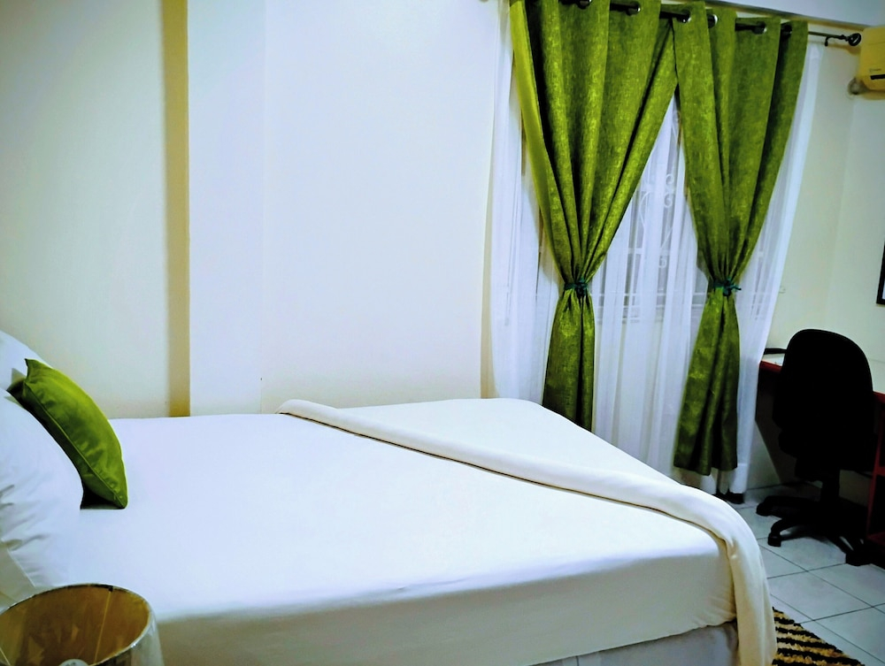 Louislyn Apartments