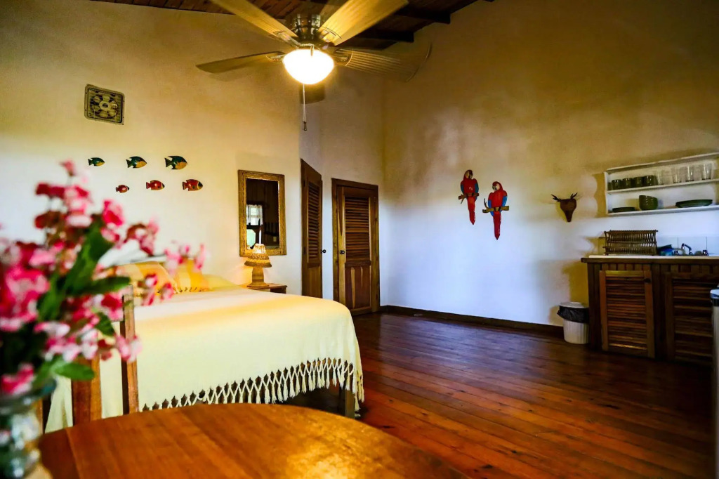Posada Arco Iris, West End