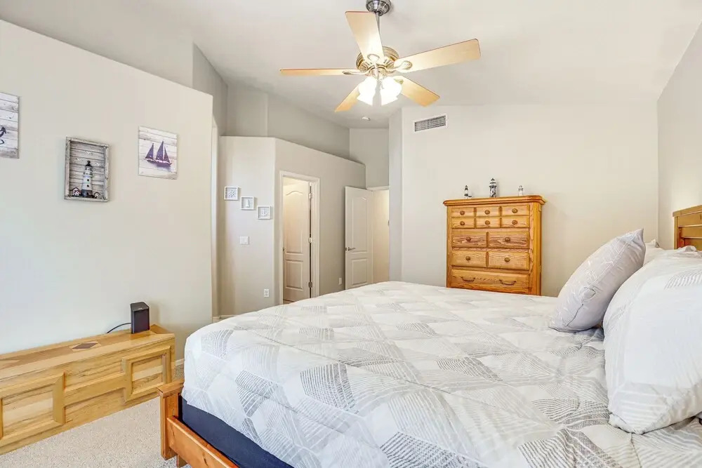 Patio + Fire Pit: Peoria Getaway Near Golfing!