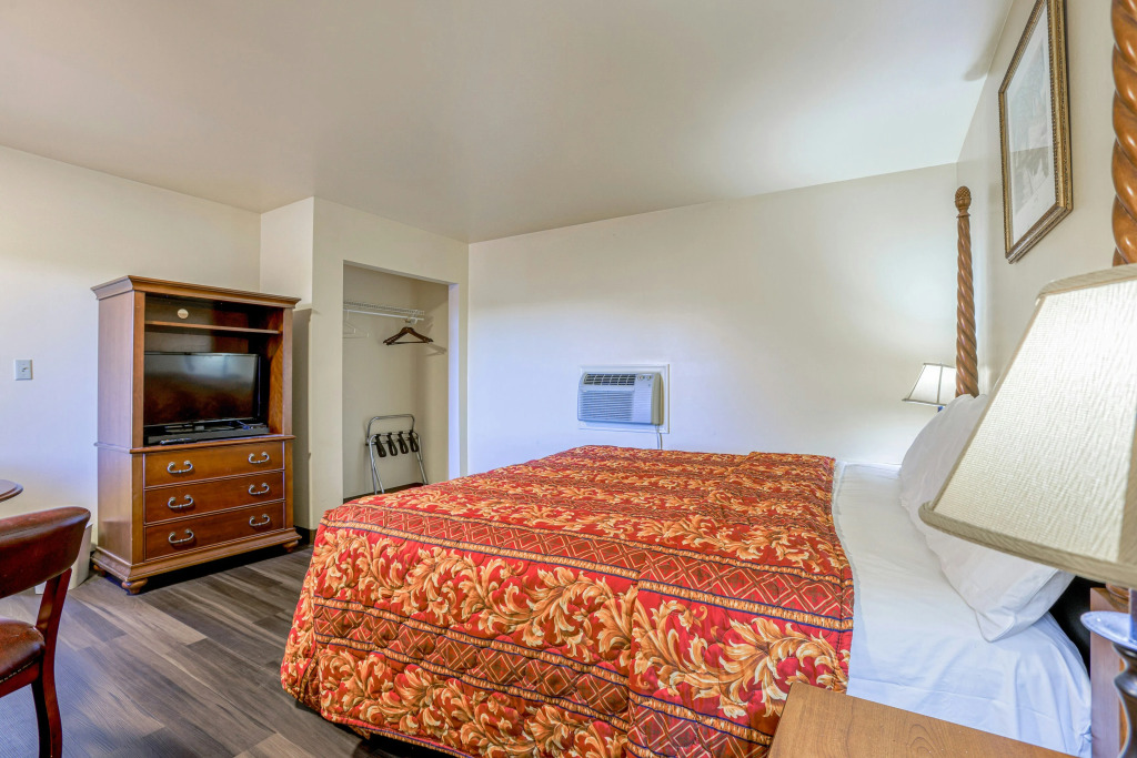 Whispering Pines by Hotel O White stone VA