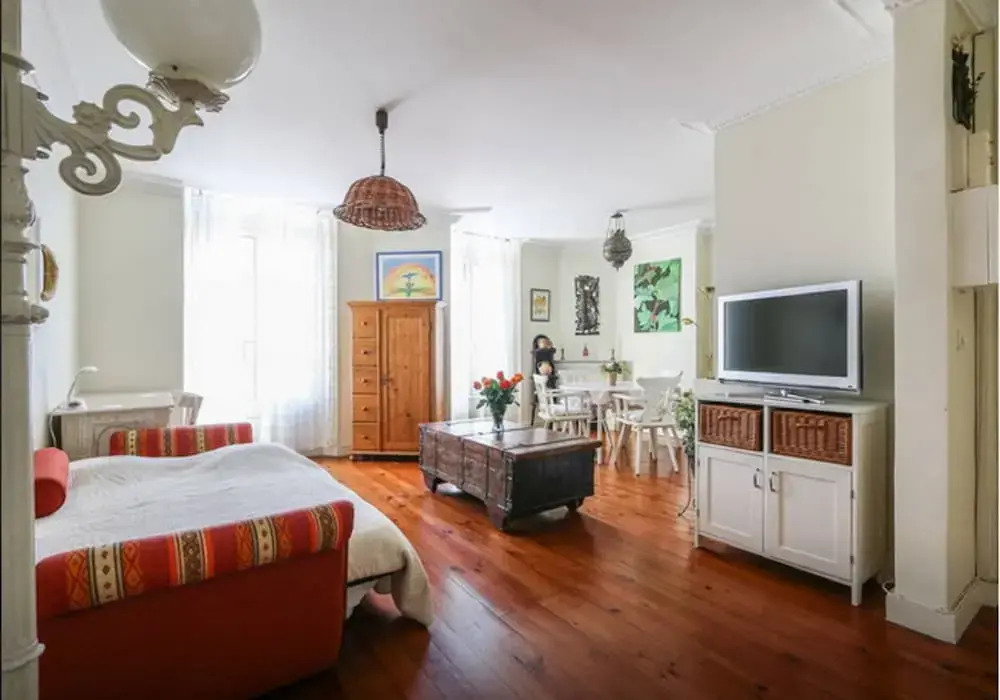 Provencal Style and Large 1 Bedroom