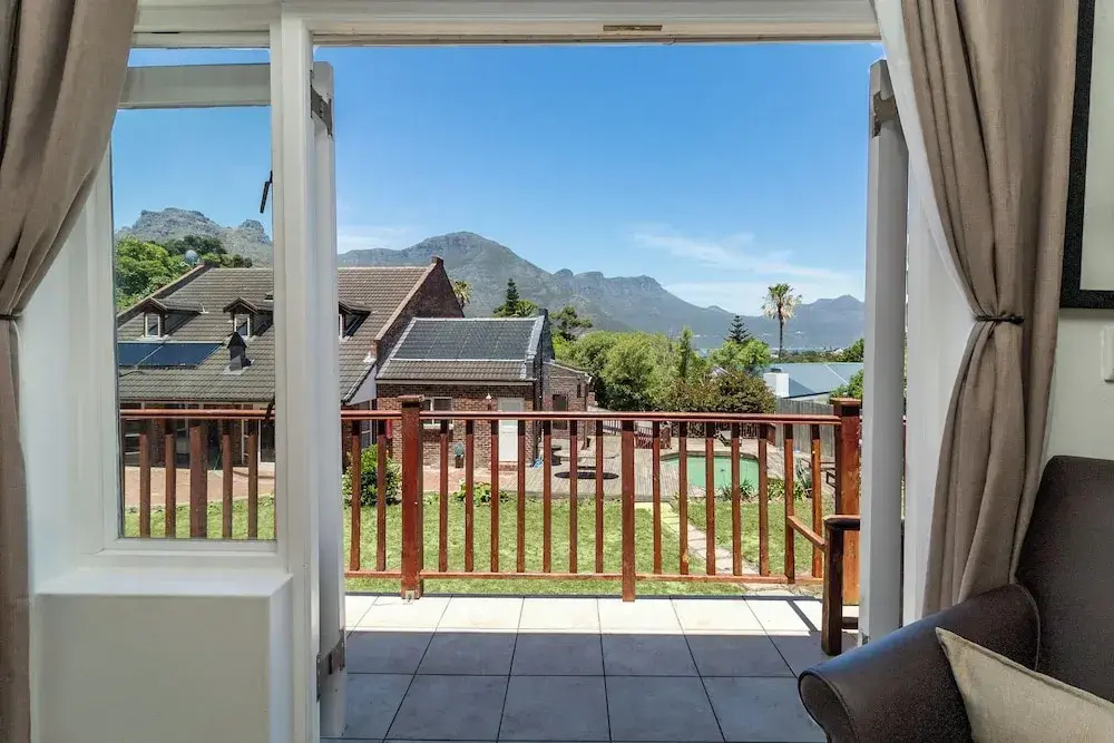 Room in Guest Room - Garden Cottage, Houtbay, Cape Town, South Africa