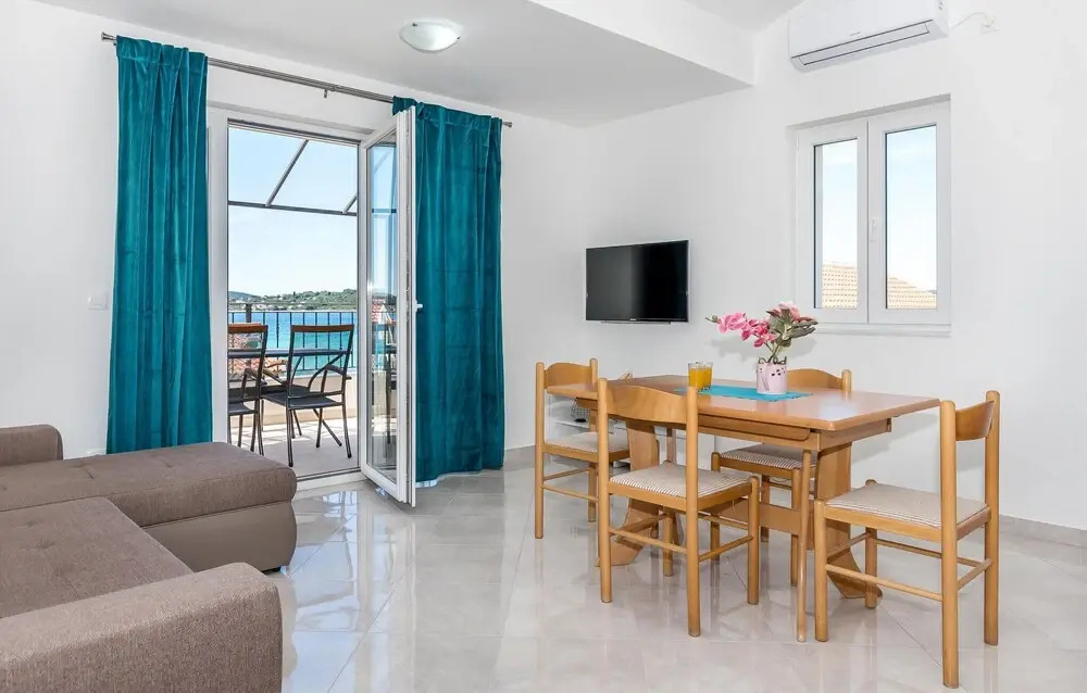 Stunning Apartment in Srima With Wifi and 2 Bedrooms
