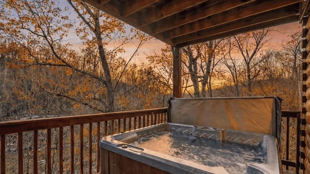 Grand Getaway Cabin by Avantstay A-frame Retreat + Hot Tub + Pool Access, Game Room Mins to Dollywood