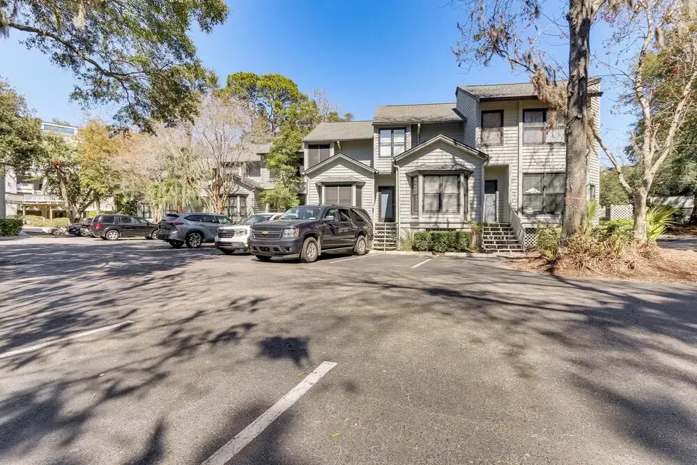 Hilton Head Island Condo w/ Deck < 1 Mi to Beaches