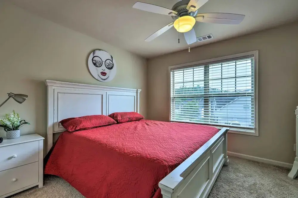 Elegant Home ~ 20 Mi to Downtown Atlanta: Pets OK!