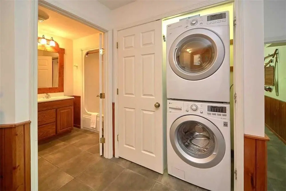 A Bear Creek 5 Bedroom Home with Hot Tub