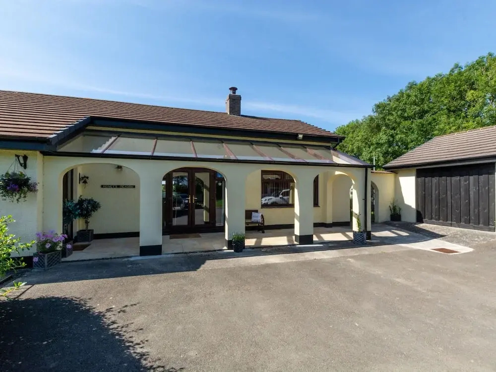 Tastefully Decorated Holiday Home With Bright Conservatory and View of the Country Estate