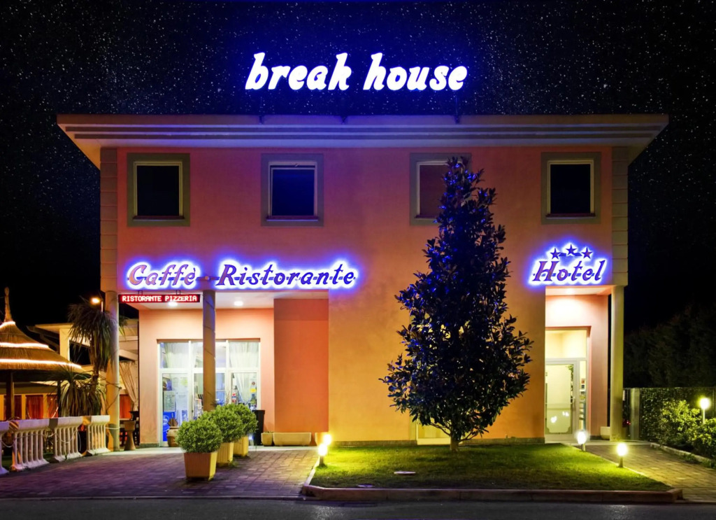Отель Break House