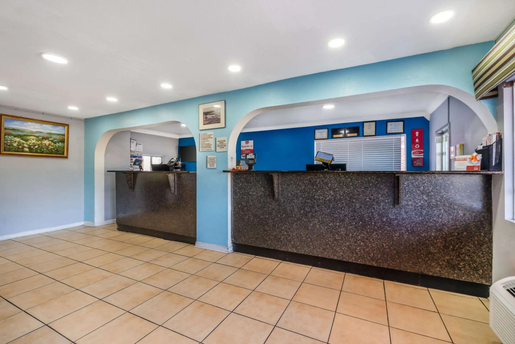 Econo Lodge Inn & Suites Virginia Beach - Norfolk