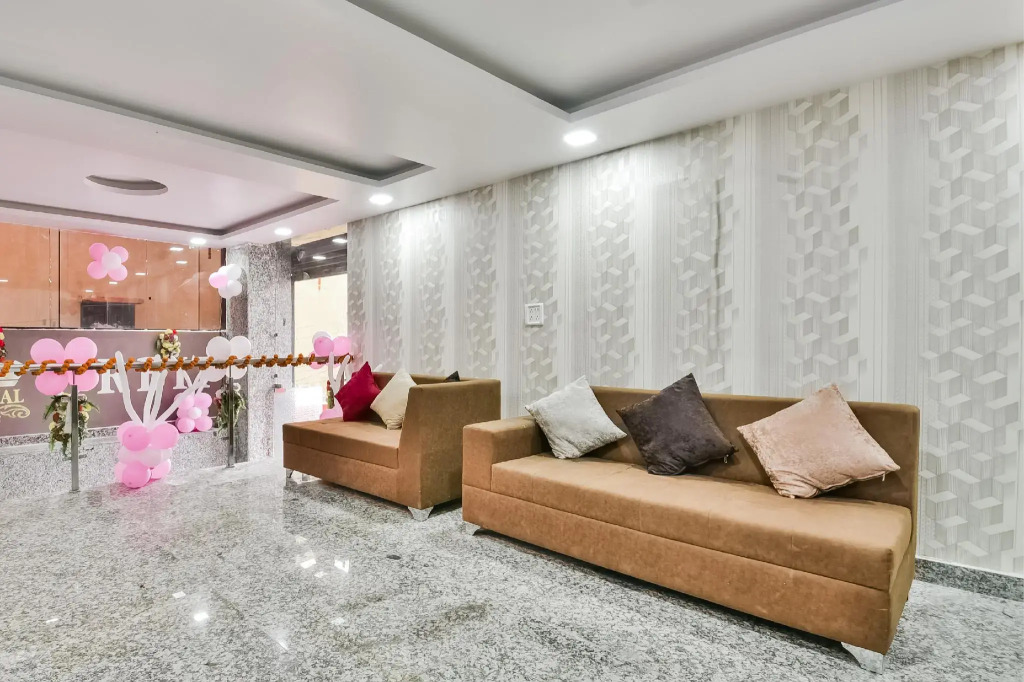OYO 62418 Hotel Royal Palace