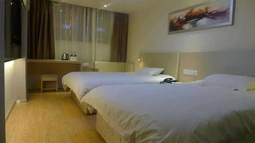 Motel 168 Fuyang Yingzhou Middle Road Branch