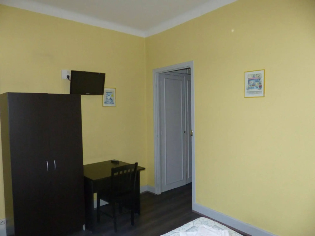 Abc Hotel