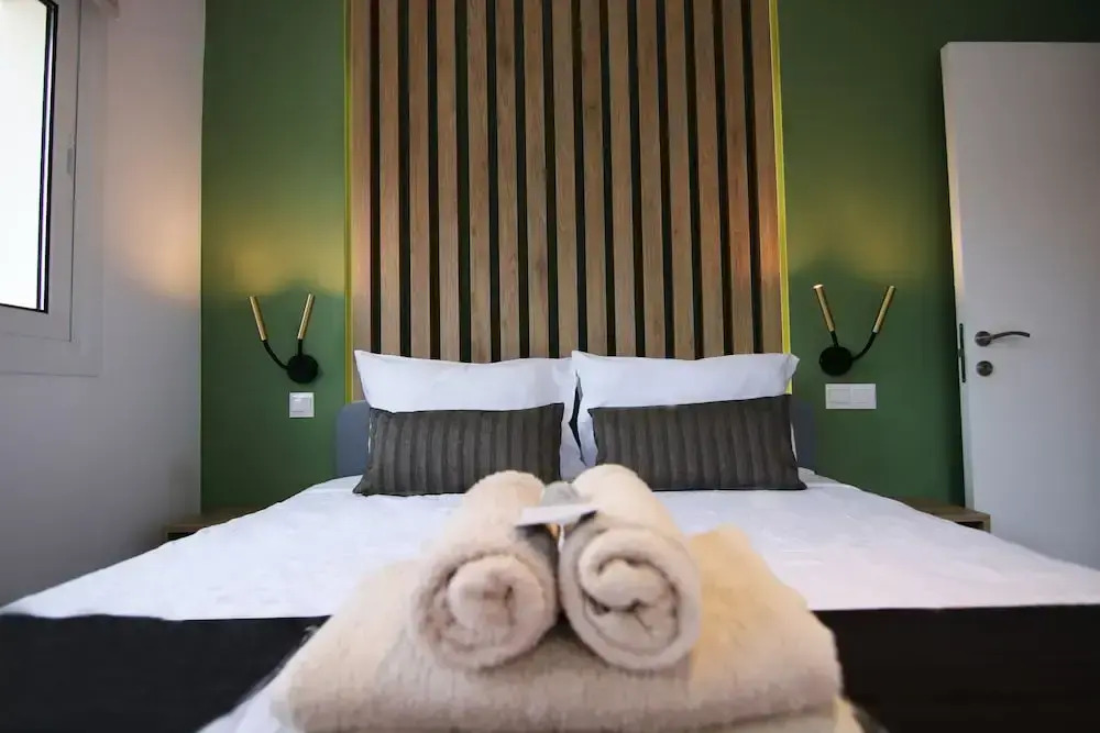 Phaedrus Living: Seaside Modern Flat Limnaria 123