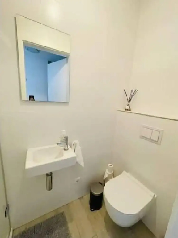 Cosy 1 bedroom in City Center w Terrace
