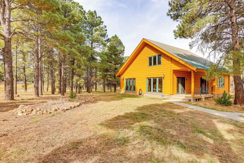 5 Mi to Dwtn: Pagosa Springs Cabin w/ Mtn Views!