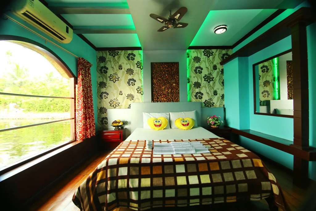 Beach Paradise Day Cruise Houseboat