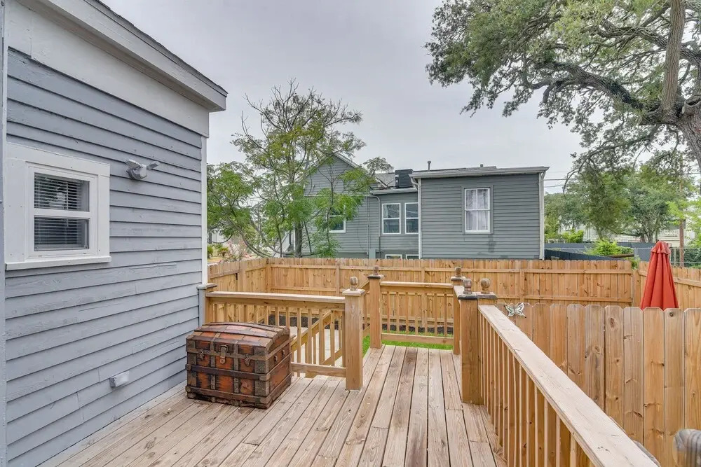 4 Blocks to Beach! Family-friendly Galveston Home