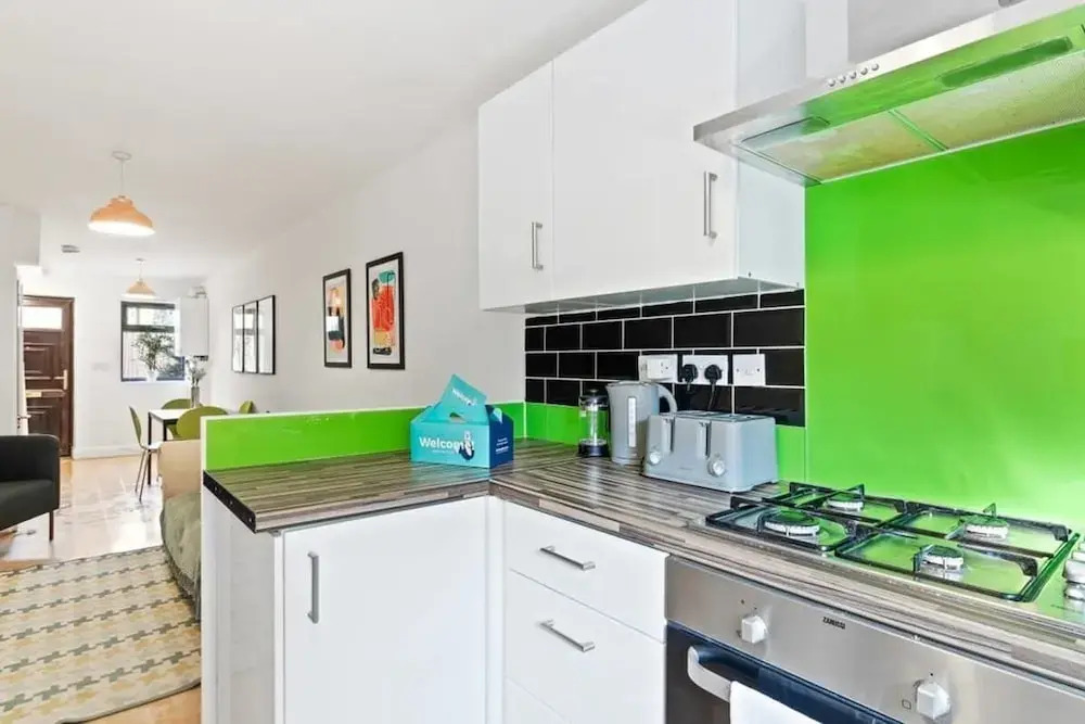 Bright 2 Bedroom House in Kennington