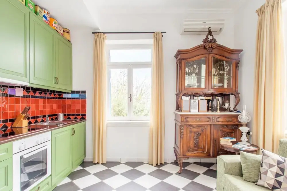Stylish Art Deco Apartment Close To The Beach
