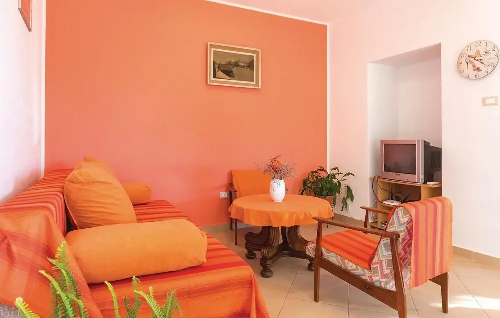 Stunning Home in Liznjan With Wifi and 2 Bedrooms
