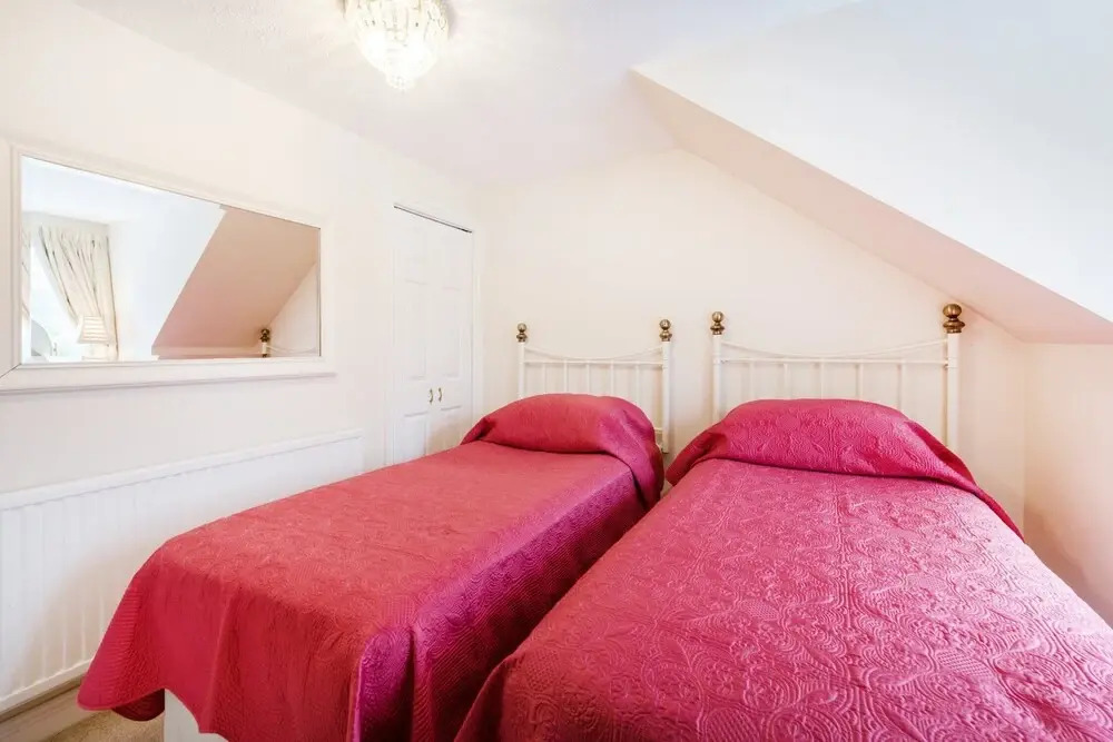 Luxury Riverside Home, Near Windsor Castle. Legoland & London Within 20 Minutes