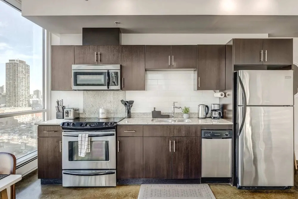 Elegant 2BR Condostunning Downtown Views!