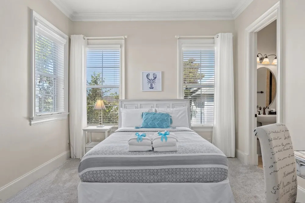 Luxury Home Steps from Beach in Gated Community