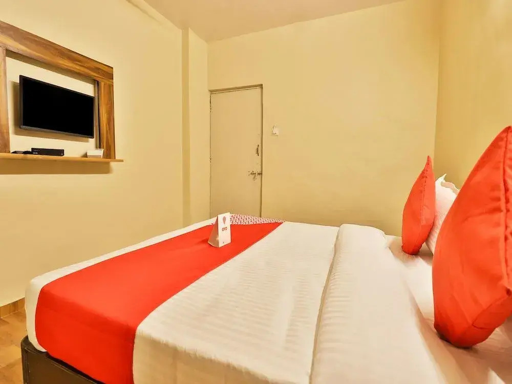 OYO 11427 Hotel Kalyan
