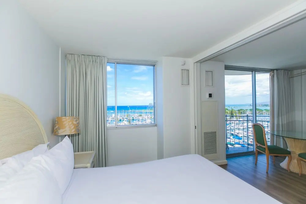 Ilikai Marina One Bedroom Harbor View Condos - Walk to Ala Moana Beach Park!