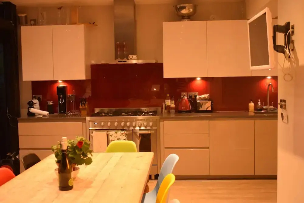 3 Bedroom House With Garden in Battersea