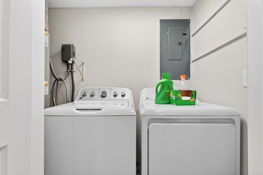 Luna By The Sea / 238 Brunswick Ave West 3 Bedroom Home