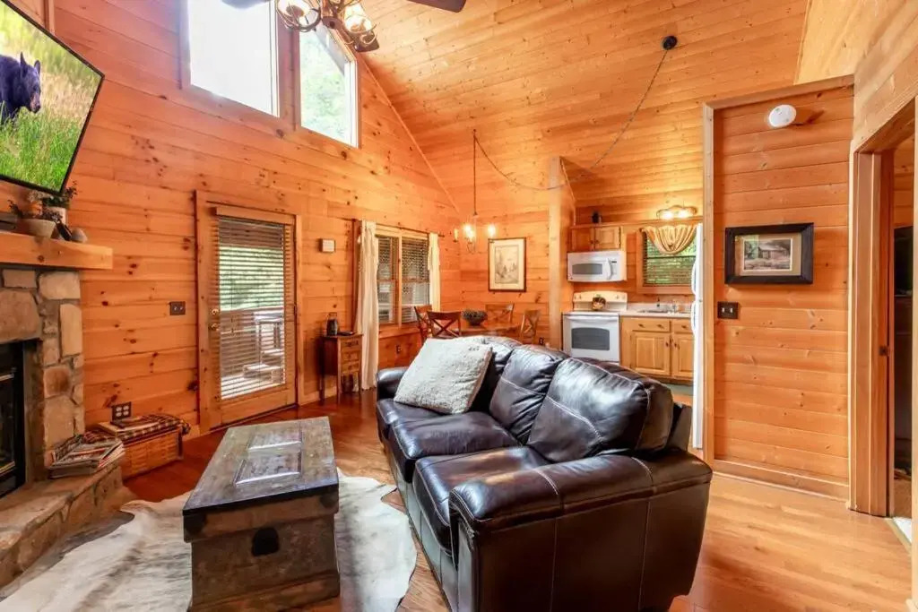 Nice View Fireplace Hot Tub Porch Bed Private